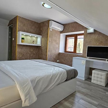 Colt De Rai Resita Bed & Breakfast Екстериор снимка