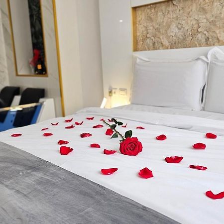 Colt De Rai Resita Bed & Breakfast Екстериор снимка