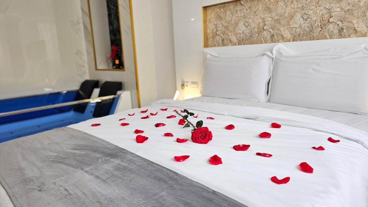 Colt De Rai Resita Bed & Breakfast Екстериор снимка
