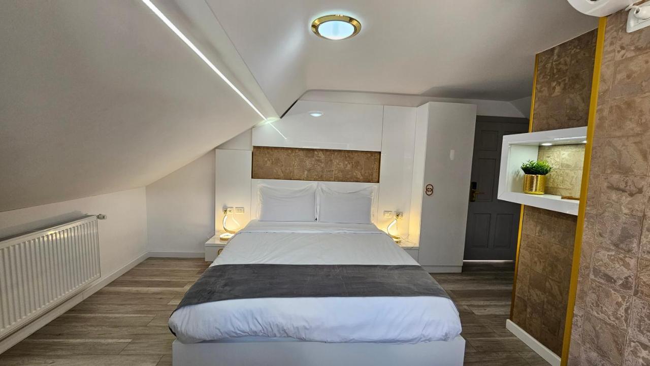 Colt De Rai Resita Bed & Breakfast Екстериор снимка