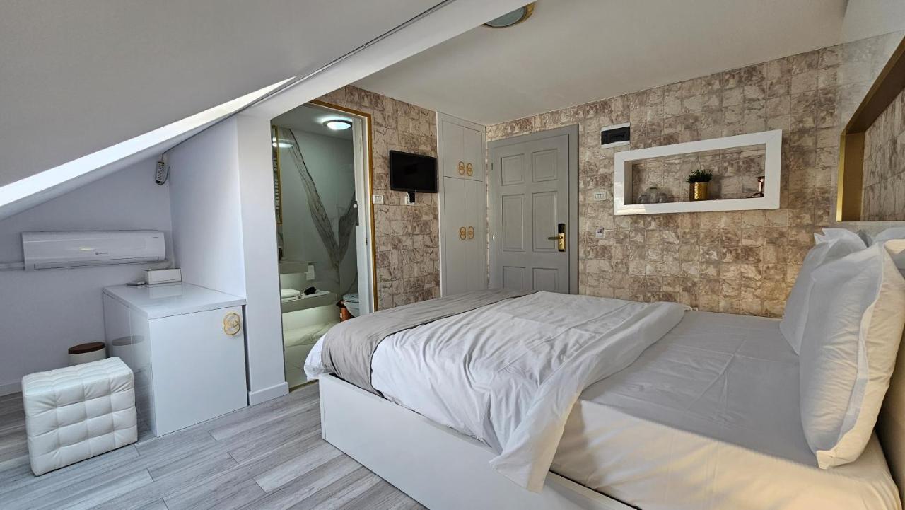 Colt De Rai Resita Bed & Breakfast Екстериор снимка