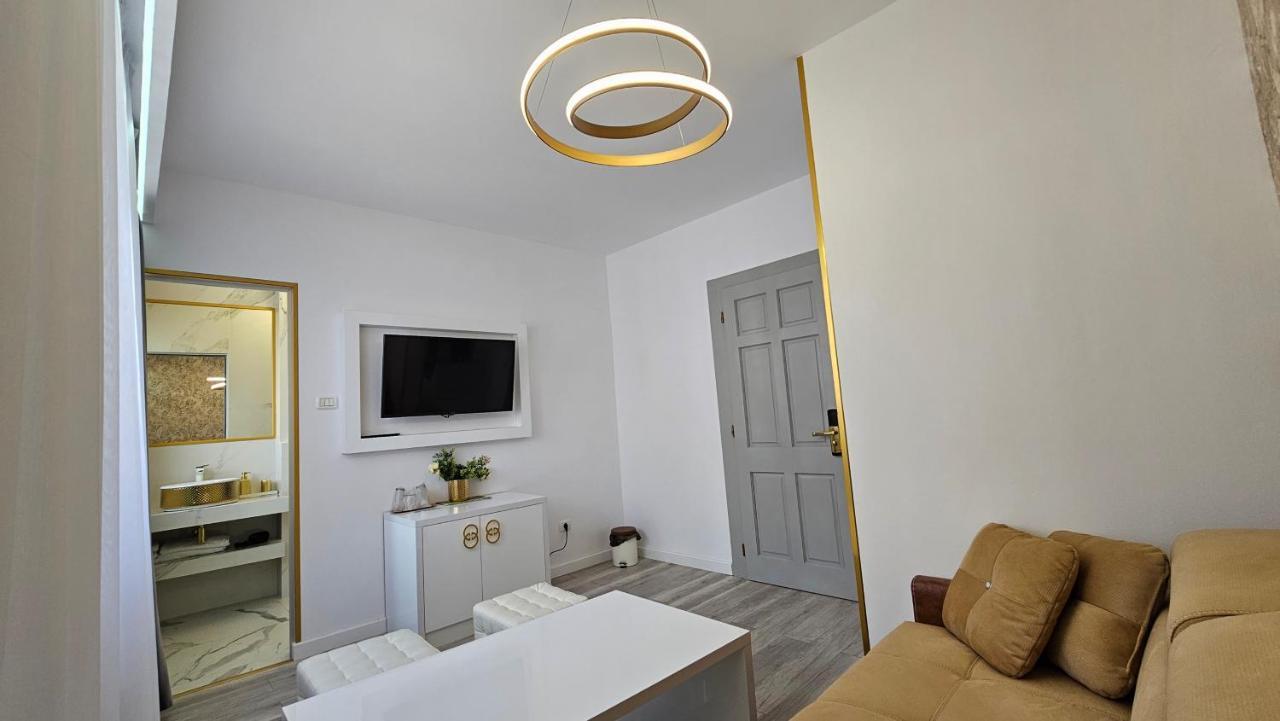 Colt De Rai Resita Bed & Breakfast Екстериор снимка