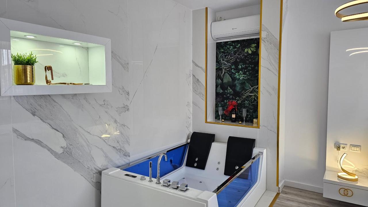 Colt De Rai Resita Bed & Breakfast Екстериор снимка