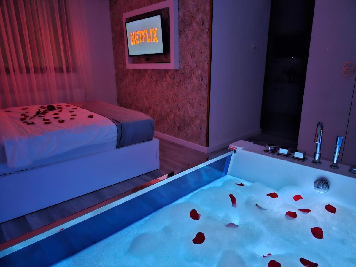 Colt De Rai Resita Bed & Breakfast Екстериор снимка
