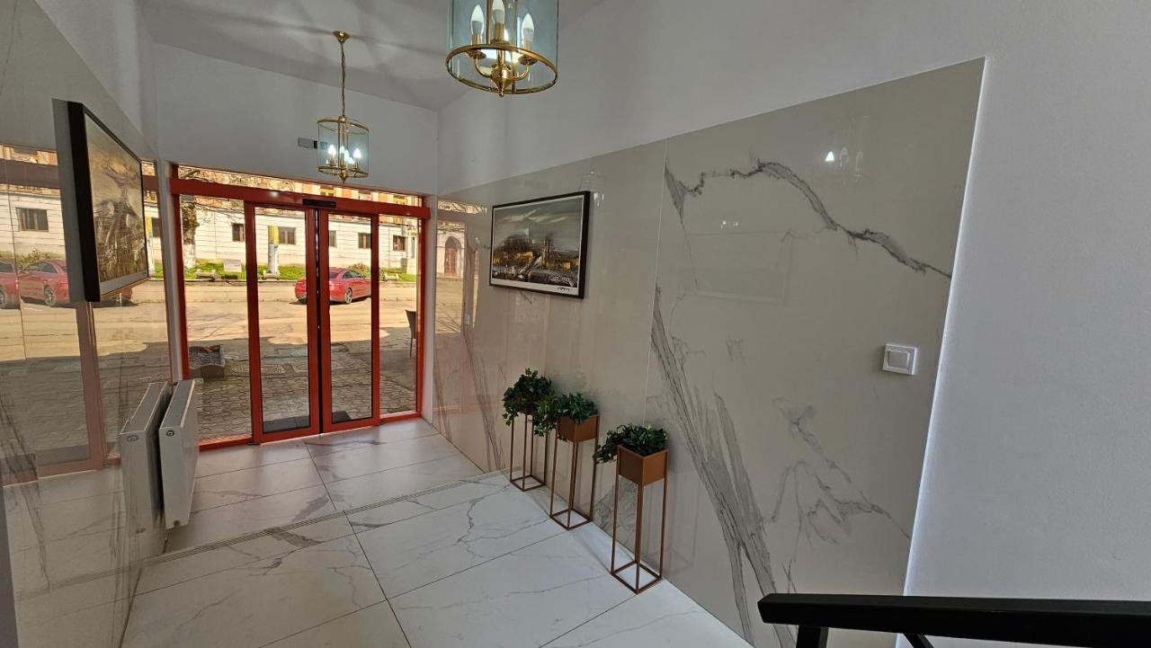 Colt De Rai Resita Bed & Breakfast Екстериор снимка