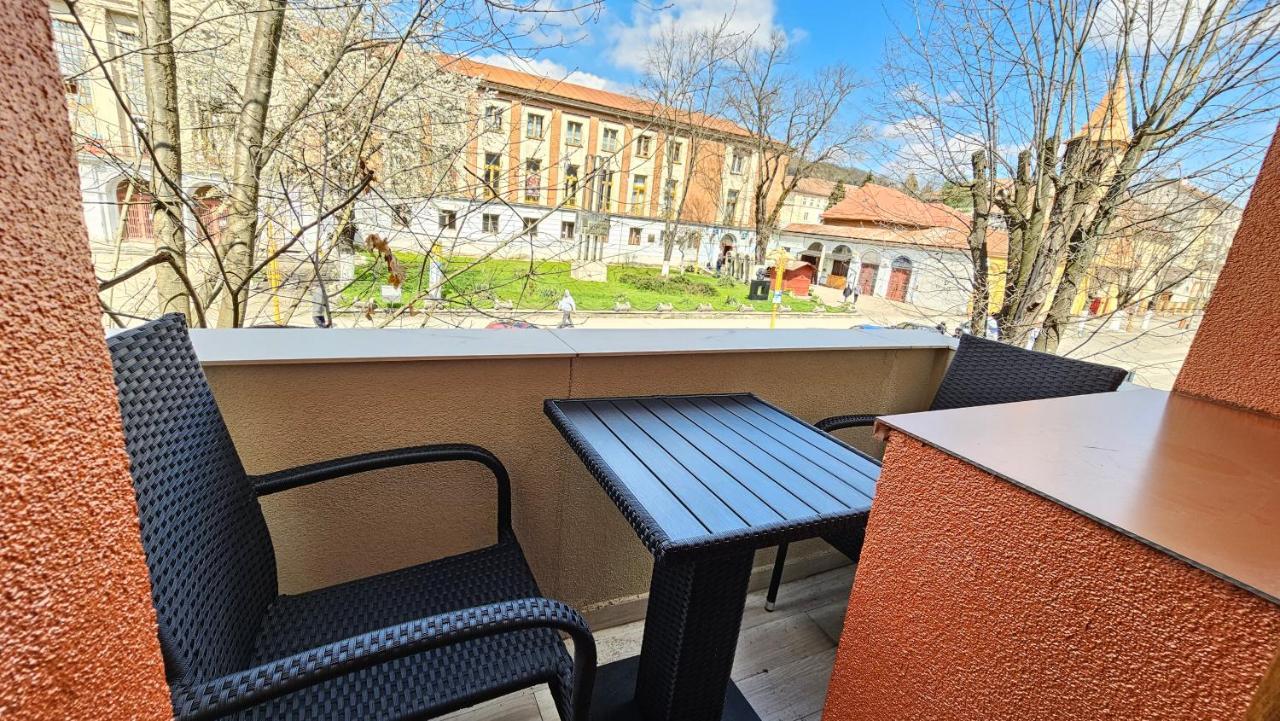 Colt De Rai Resita Bed & Breakfast Екстериор снимка