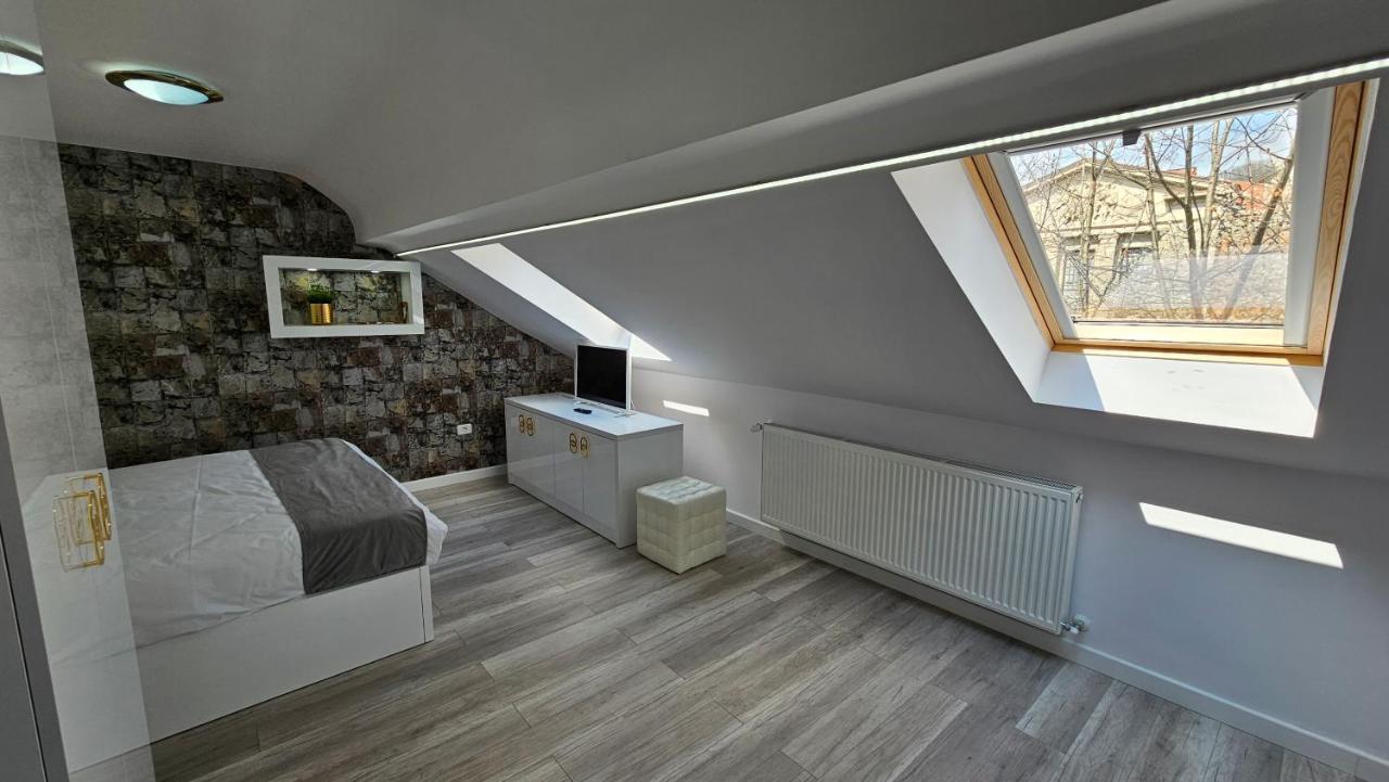 Colt De Rai Resita Bed & Breakfast Екстериор снимка