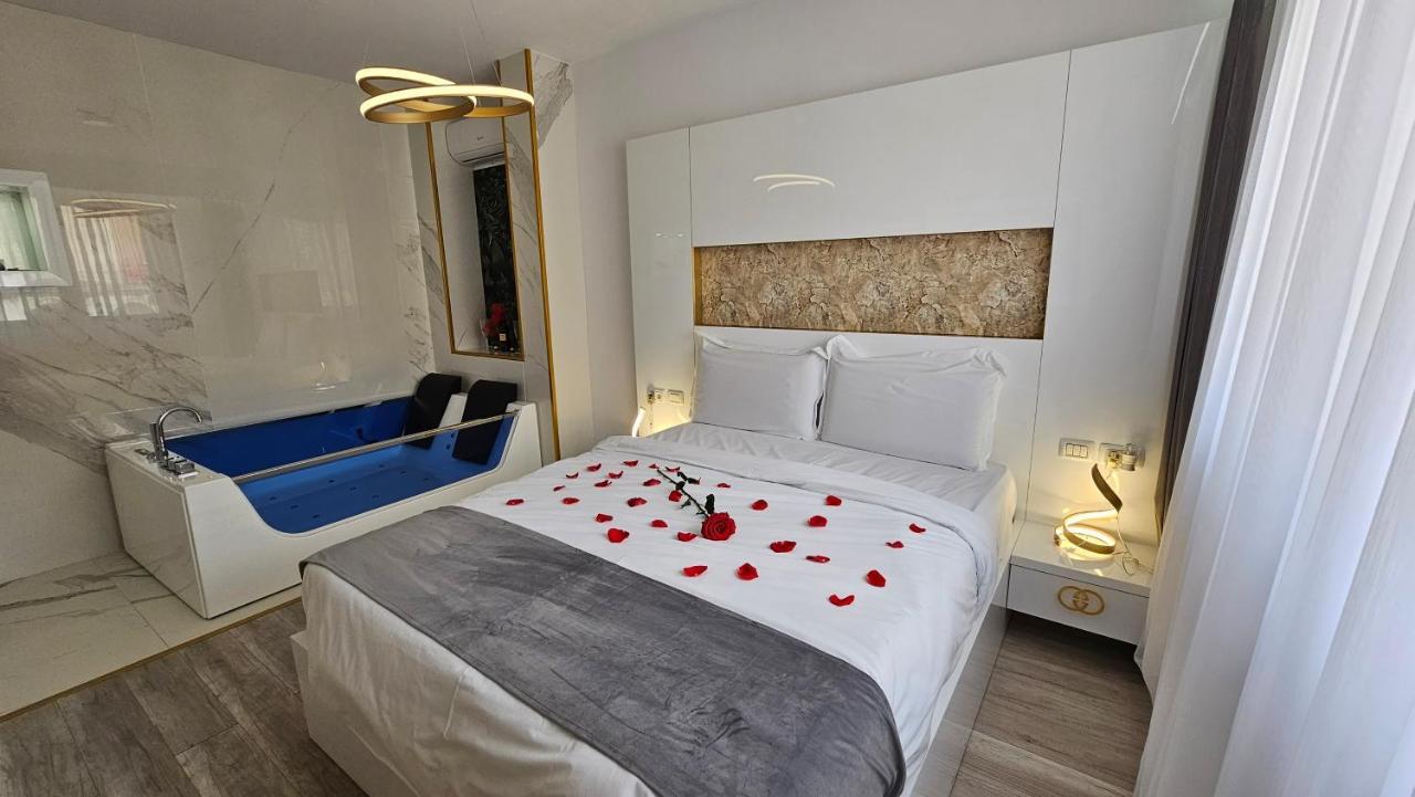 Colt De Rai Resita Bed & Breakfast Екстериор снимка