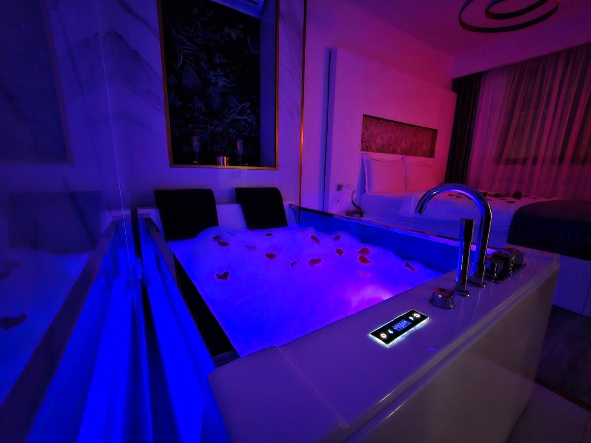 Colt De Rai Resita Bed & Breakfast Екстериор снимка