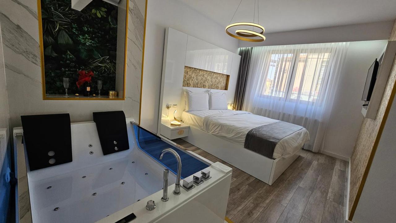 Colt De Rai Resita Bed & Breakfast Екстериор снимка